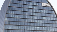 BBVA ordena sondear a sus clientes con acciones del Sabadell ante el temor a un rechazo a la OPA
