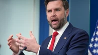 Problemas logísticos retrasan el viaje de JD Vance a Suiza para negociar con Irán