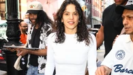 Rosalía cambia el vestido transparente por el minivestido blanco más elegante y confirma la tendencia bailarina que arrasa este verano