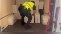 La Guardia Civil intercepta una furgoneta con 70.000 cajetillas de tabaco de contrabando en Arén (Huesca)