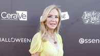 Carmen Lomana convierte una comunión familiar en una lección de elegancia con el vestido midi más sofisticado de la primavera