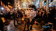 Los investigados por apalear a un muñeco que representaba a Sánchez frente a Ferraz declararán este jueves ante la juez