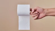Para qué sirve guardar un rollo de papel higiénico en la nevera y por qué recomiendan hacerlo