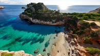 Herida una menor tras saltar desde un acantilado de unos 30 metros de altura en el Caló des Moro (Mallorca)