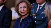 La Reina Sofía apuesta por el azul marino más elegante para inaugurar el Festival de Música y Danza de Granada