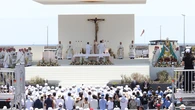Críticas al Gobierno por utilizar a militares para colocar sillas en un acto del Papa León XIV en Canarias