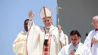 El Papa, Warren y la poesía