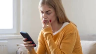 La inteligencia artificial llega a las estafas: "Ciberdelincuentes están utilizando IA para clonar voces de los familiares y engañarnos"