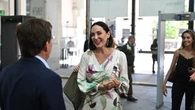 El giro de estilo de Tamara Falcó: nuevo tono de melena y un vestido floral que conquista el front row de Pedro del Hierro