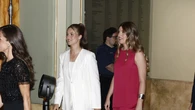 La Princesa Leonor brilla en Barcelona con un traje blanco de lentejuelas rebajado y un bolso con mensaje