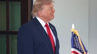 Trump da marcha atrás y no cobrará la tasa del 20% a los buques que transiten por Ormuz