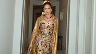 Jennifer Lopez convierte el desfile de Dolce & Gabbana en su propia pasarela con un deslumbrante vestido joya inspirado en la Alta Moda italiana