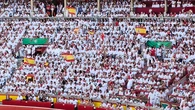 Pamplona responde con banderas de España en la noche del Mundial