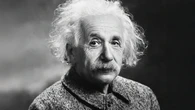 Albert Einstein: "¡Triste época la nuestra! Es más fácil desintegrar un átomo que un prejuicio"