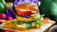 Las alternativas vegetales a los productos de origen animal tienen el doble de aditivos