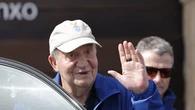 El Rey Juan Carlos, de visita fugaz a Mallorca: cumple con un amigo; cena con la Reina Sofía