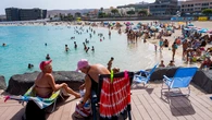 La psicología explica por qué quienes buscan la playa encuentran en el mar una forma de renovar emociones y recuperar el bienestar