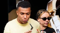 La nueva cita de Ester Expósito y Mbappé: pillados de compras en París