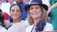 La Infanta Elena y Victoria Federica protagonizan una tarde de toros en Marbella con estilos opuestos