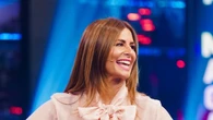 Nuria Roca se olvida del traje negro y apuesta por el amarillo mantequilla que arrasa este verano 2026