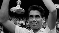Se cumplen 60 años del triunfo de Manolo Santana en Wimbledon: "Hoy en día sería un tenista igual de bueno"