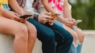 Francia prohíbe las redes sociales a los menores de 15 años
