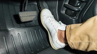 El pedal del acelerador en los coches tiene otra función: pocas personas lo saben