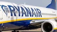 Ryanair activa un ERE para cien empleados del aeropuerto de Santiago tras cerrar su base por las tarifas de Aena