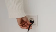 Adiós a los enchufes tradicionales: así son las nuevas tomas eléctricas de 2025 que no requieren obras