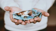 ¿Cómo son las líneas en la palma de la mano de una persona pobre? Nunca te quedará nada que ahorrar