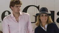 El look de tía orgullosa de la Infanta Elena con zapatillas sostenibles (y sello español) que no esperábamos ver