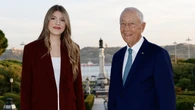 La Infanta Sofía sorprende en Lisboa con un estilismo muy tendencia: blazer burdeos y vaqueros blancos