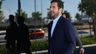 Enrique Riquelme presenta la documentación para aspirar a la presidencia del Real Madrid