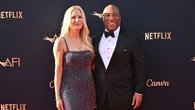 Quién es Byron Allen, el comediante convertido en magnate de los medios que se quedará con la noche de la CBS