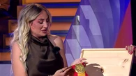 Rocío Flores incluye un dardo a Rocío Carrasco al emocionarse con los tesoros de su abuelo