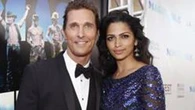 Matthew McConaughey y Camila Alves: el tequila que se bebe… sin pantalones