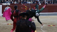 Así ha sido la espeluznante cogida de Curro Javier por el sexto en Las Ventas (fotos y vídeo)