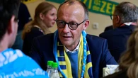 Friedrich Merz dice en un acto público con protestas que no mandaría a sus hijos a EE UU a formarse