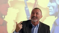 Arturo Pérez-Reverte, indignado con la tecnología de un baño de hotel: "No somos más gilipollas porque no podemos"