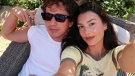 Charlie Puth y su esposa Brooke Sansone comparten que esperan su primer bebé juntos en su nuevo video musical