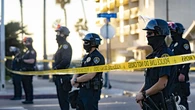 Un hombre atrincherado con rehenes en un banco en California bajo amenaza de bomba es abatido a tiros por el FBI