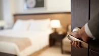Las pernoctaciones hoteleras ralentizan su crecimiento en abril por el calendario de la Semana Santa: suben un 1,1%, hasta 29,2 millones