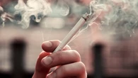 Condenan a una madre británica por quemar a su hijo con cigarrillos y alimentarlo con comida para perros