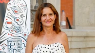 El mono de lunares de Samantha Vallejo-Nágera está rebajado y es el look de invitada perfecto para las mujeres 50+
