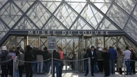 La empresa de la grúa que usaron los ladrones del Louvre presume en redes de su eficacia: "Transporta tus tesoros en total silencio"
