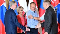 La UE supera el veto de Eslovaquia y acuerda nuevas sanciones contra sector energético y flota fantasma de Rusia