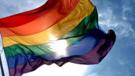Estadounidenses miembros del colectivo LGBTQ+ consideran mudarse a Canadá para escapar de Trump: “Tengo miedo de vivir aquí”