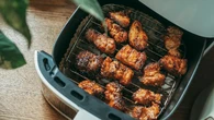Pollo frito 'extra crujiente' en Airfryer: cómo conseguir un rebozado de restaurante en casa