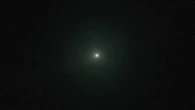 Una nueva imagen del cometa interestelar 3I/ATLAS lo muestra con un brillo verde y sin cola