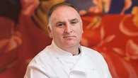 El error que muchos turistas cometen al pedir tapas en España, según el chef José Andrés